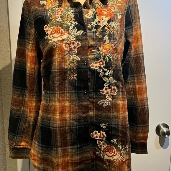 Plaid velvet back embroidered blouse nwt by Paparazzi - Picture 5 of 16